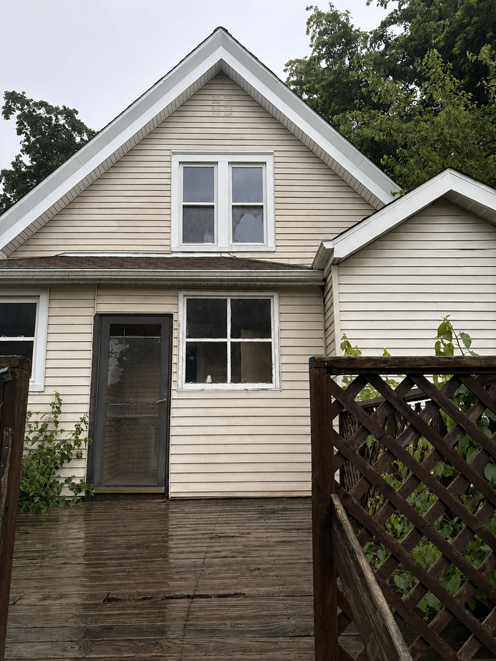 1354 E Losey St - Photo 2 of 5