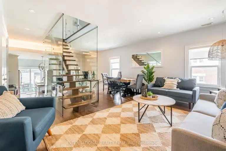 2256 Queen St E #1 - Photo 2 of 11