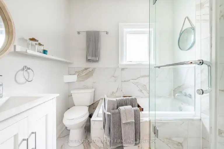 2256 Queen St E #1 - Photo 4 of 11