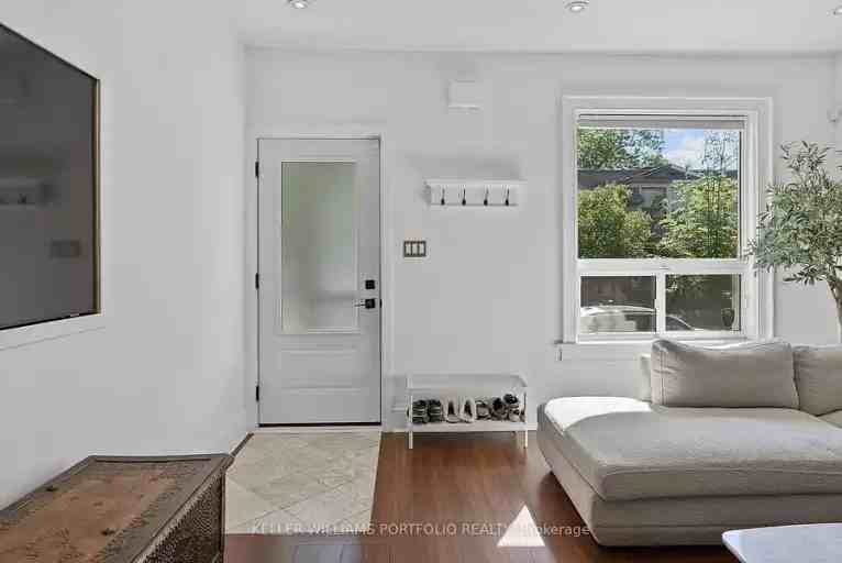 28 Tiverton Ave - Photo 4 of 25