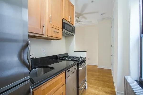 E 13th St #5D - Photo 3 of 20