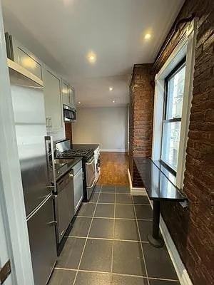 E 13th St #5D - Photo 5 of 20