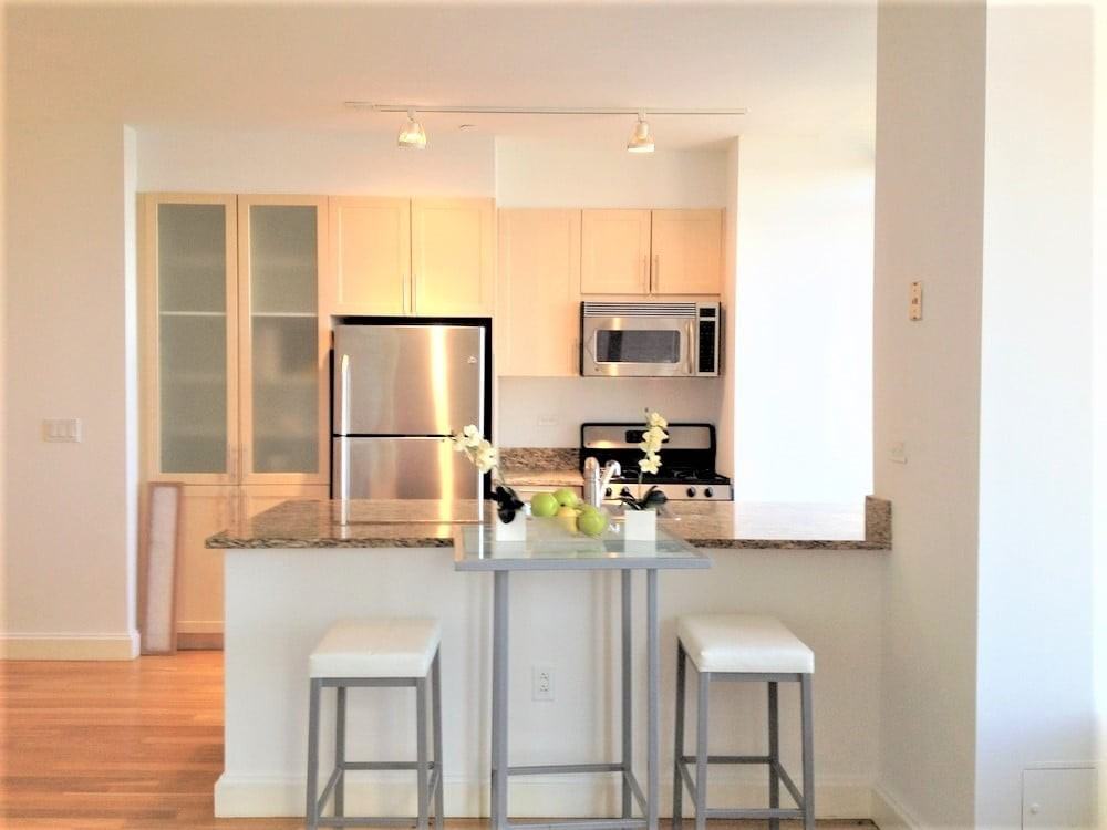 Hanover Sq #710 - Photo 2 of 9