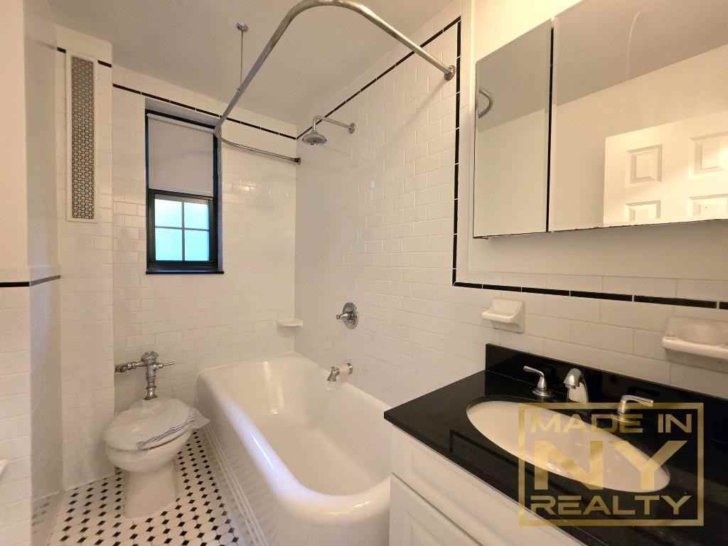 5101 39th Ave #R24 - Photo 4 of 4