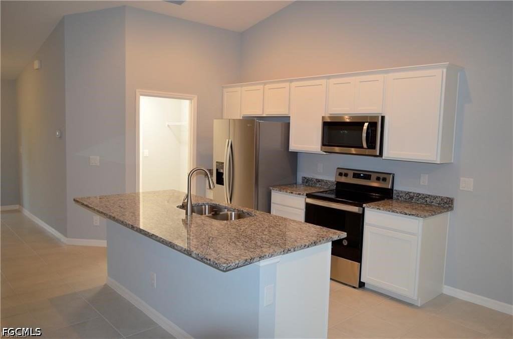 1127 Ne 10th St - Photo 3 of 16