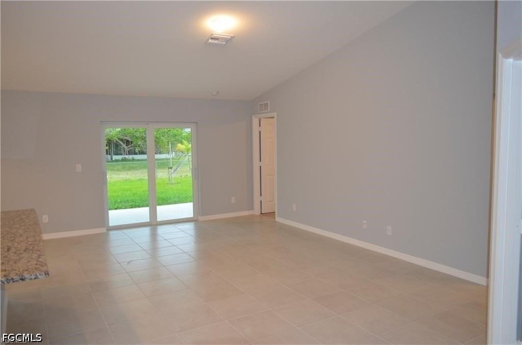 1127 Ne 10th St - Photo 5 of 16