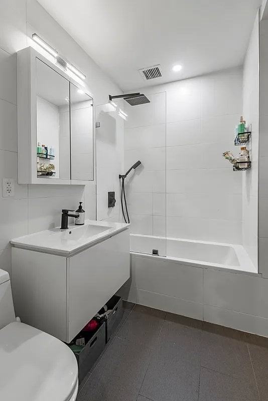 241 W 75th St #3 - Photo 4 of 5