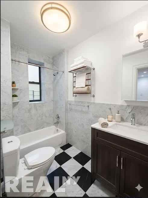 Lincoln Pl #4P - Photo 4 of 5