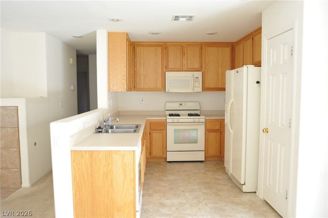 8228 Corset Creek St - Photo 5 of 19