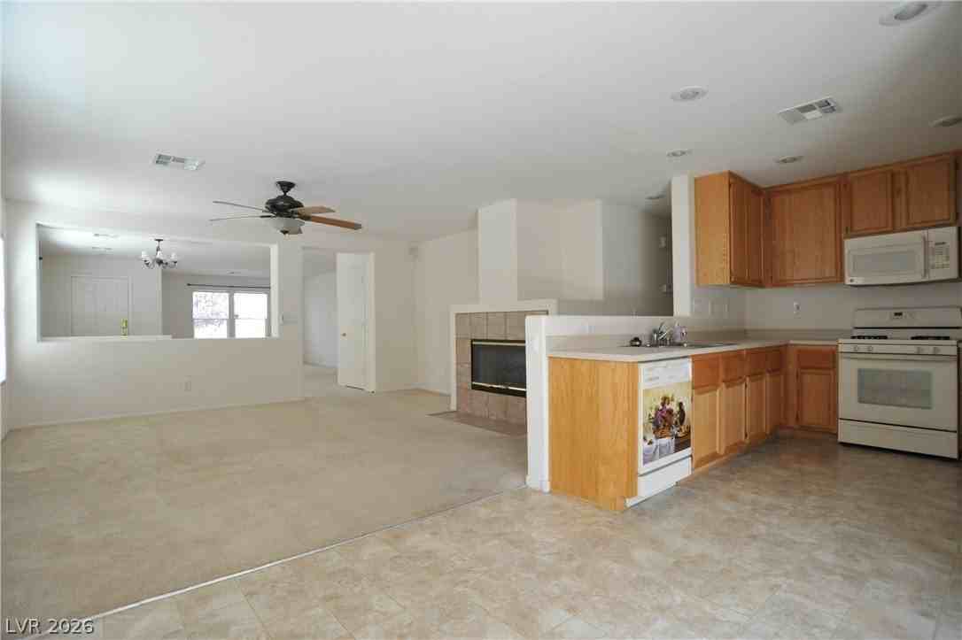 8228 Corset Creek St - Photo 6 of 19
