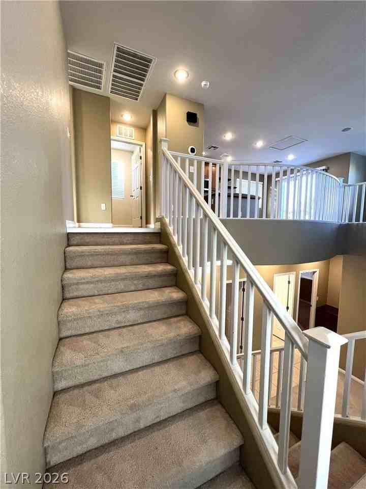 8154 Sandy Slope Ct - Photo 4 of 44