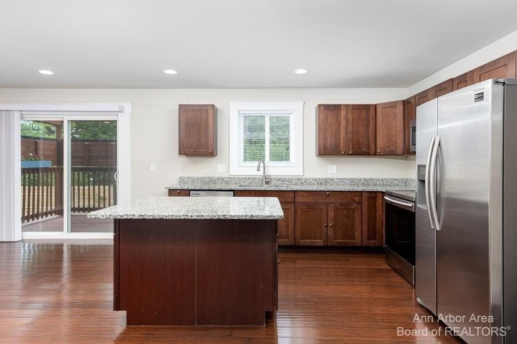2 Maple Village Ct - Photo 3 of 21