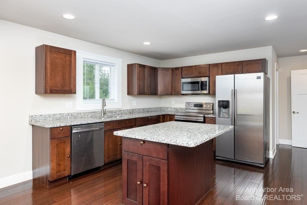 2 Maple Village Ct - Photo 4 of 21