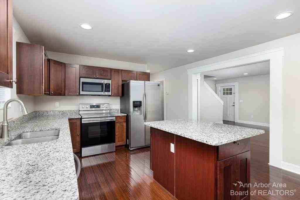 2 Maple Village Ct - Photo 5 of 21