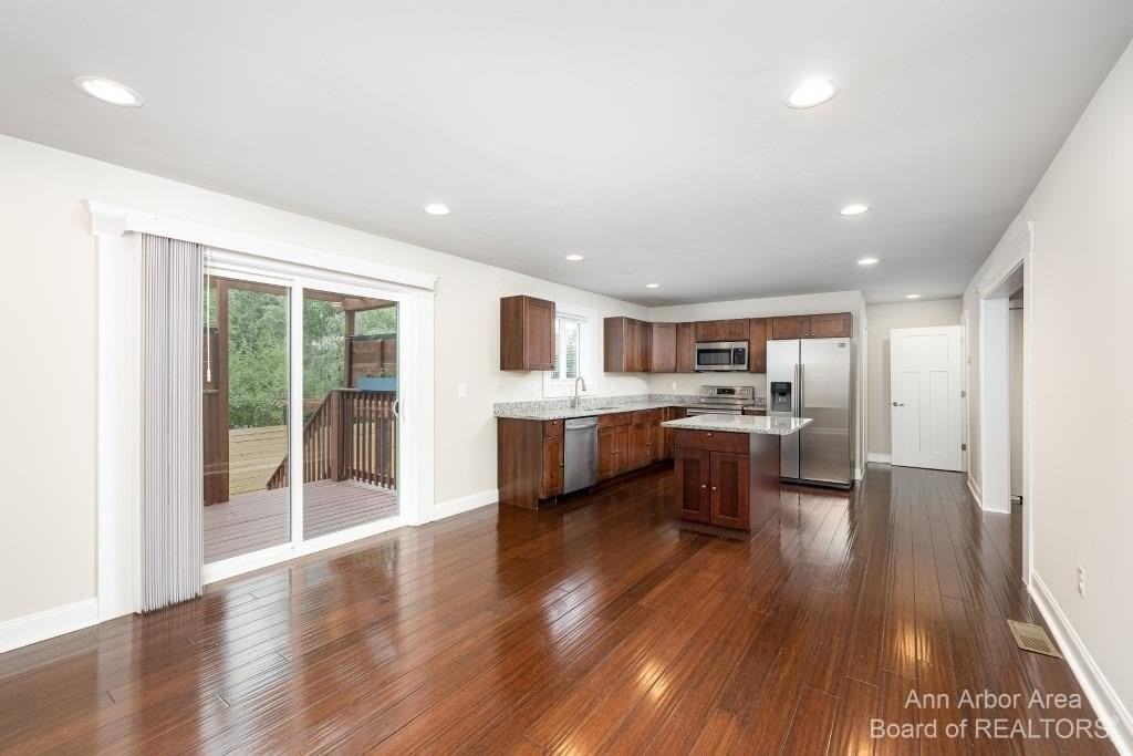 2 Maple Village Ct - Photo 6 of 21