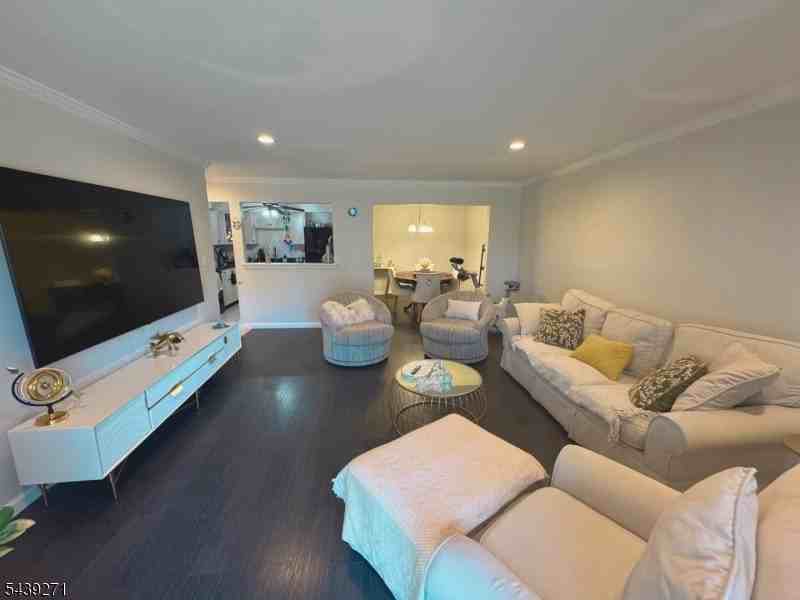 806 Eves Dr #2H - Photo 7 of 8