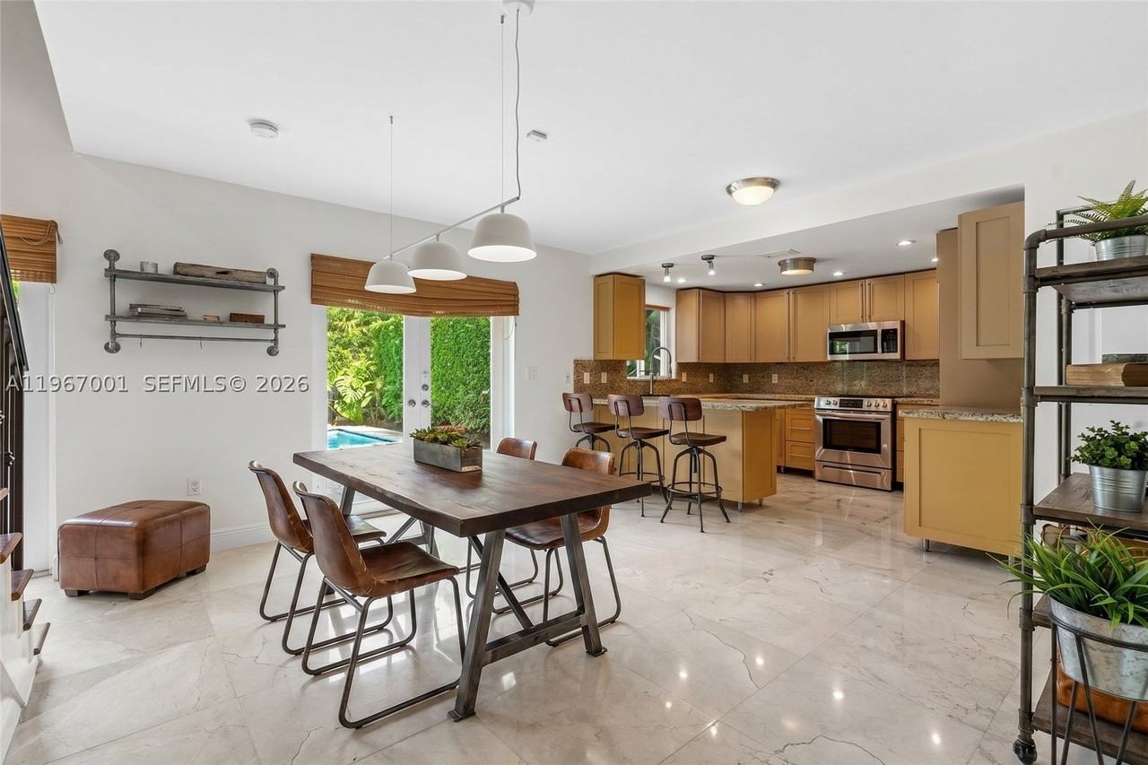 10672 Sw 77th Ave #10672 - Photo 3 of 21