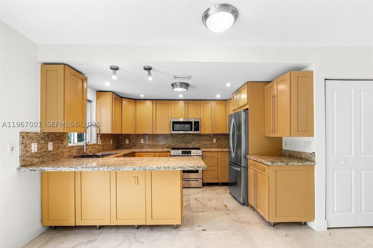 10672 Sw 77th Ave #10672 - Photo 7 of 21