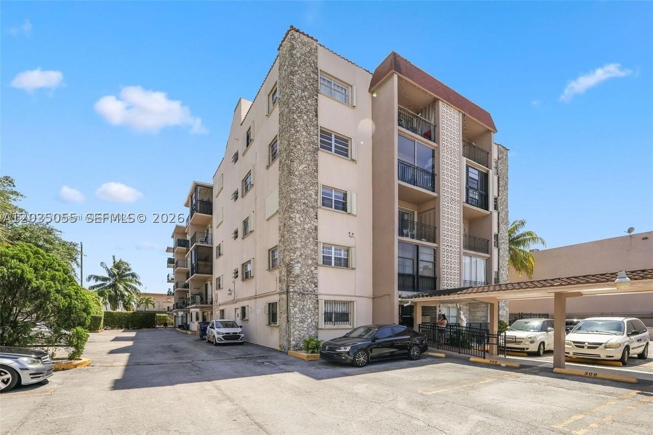 3640 Nw 9th St #302