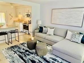 1721 Ne 55th St #1721 - Photo 7 of 12