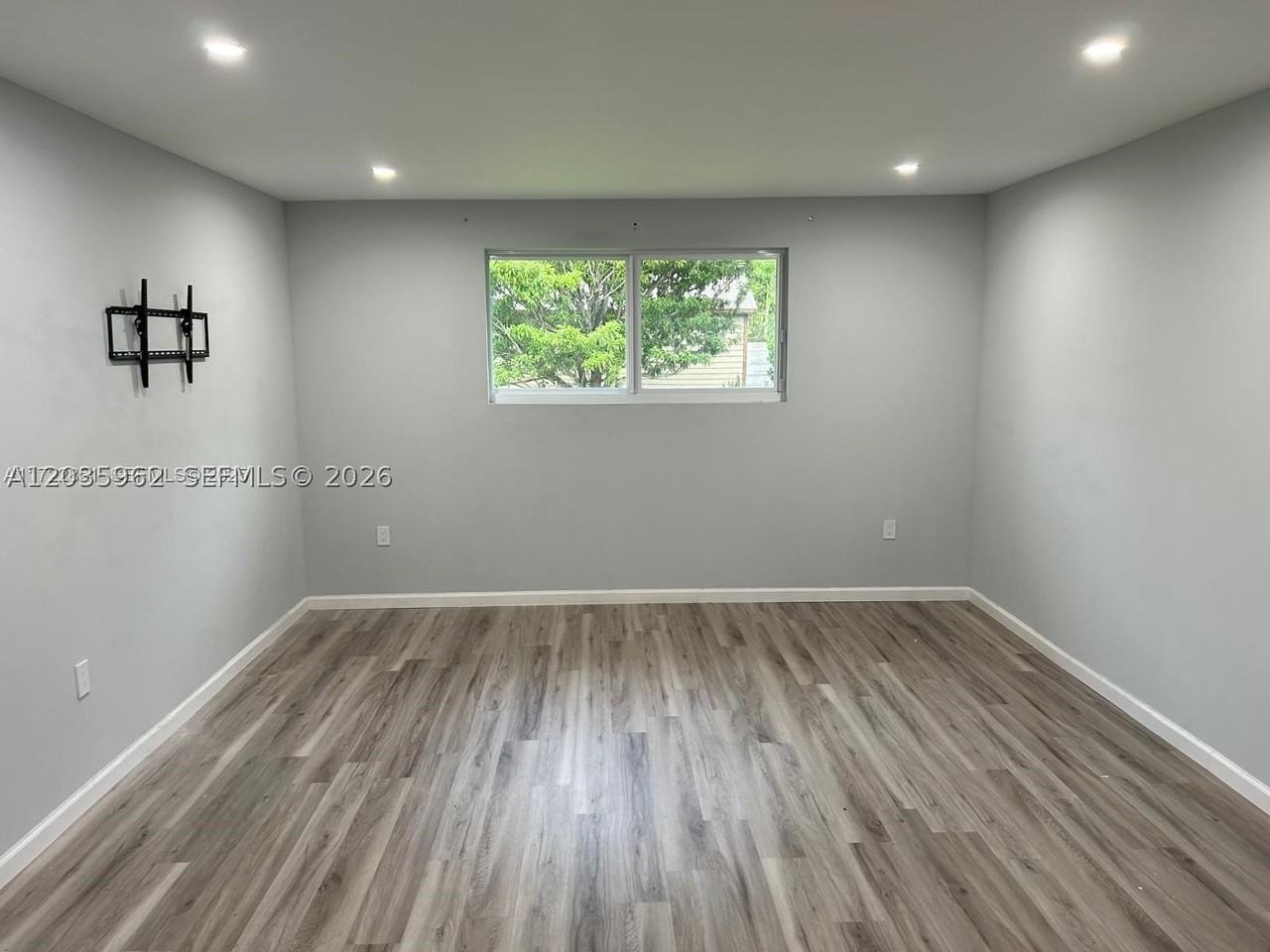 8764 Sw 54th Ter - Photo 2 of 20