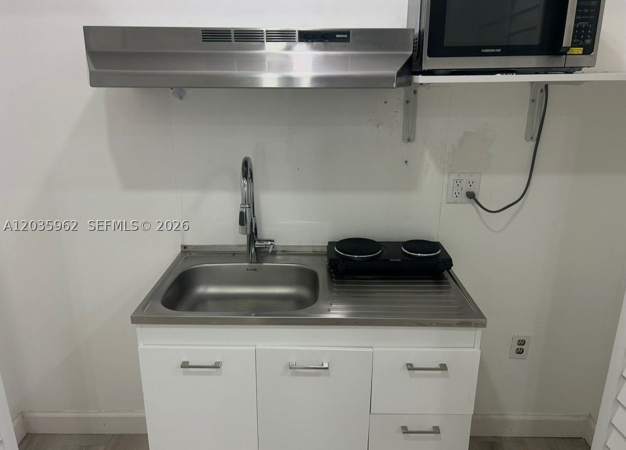 8764 Sw 54th Ter - Photo 4 of 20