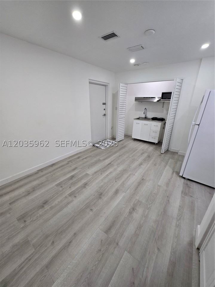 8764 Sw 54th Ter - Photo 6 of 20
