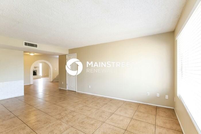 5311 W Holly St - Photo 3 of 14