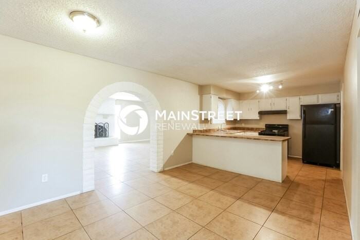 5311 W Holly St - Photo 6 of 14
