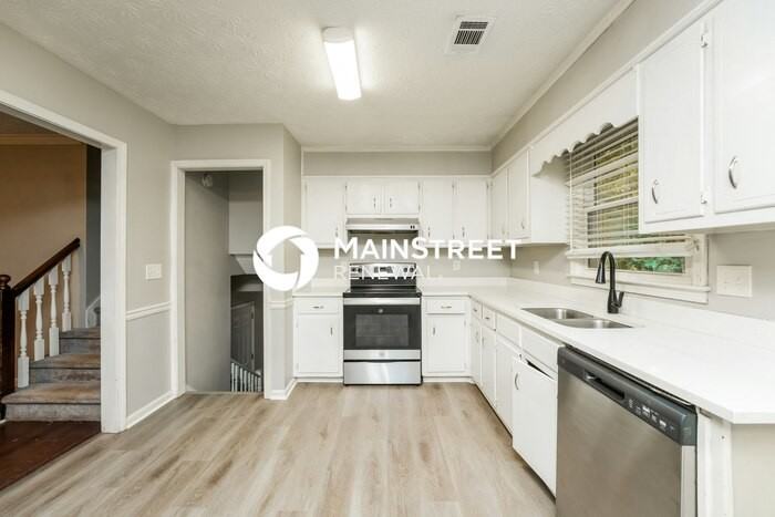 3385 Revere Cir - Photo 6 of 19
