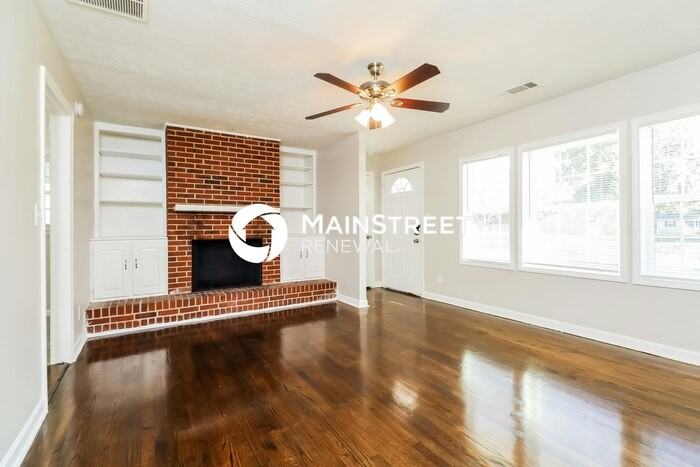 3052 Menlo Park Dr - Photo 3 of 16