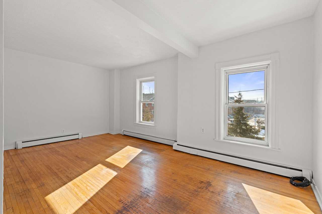 120 Stephenson Avenue - Photo 3 of 17