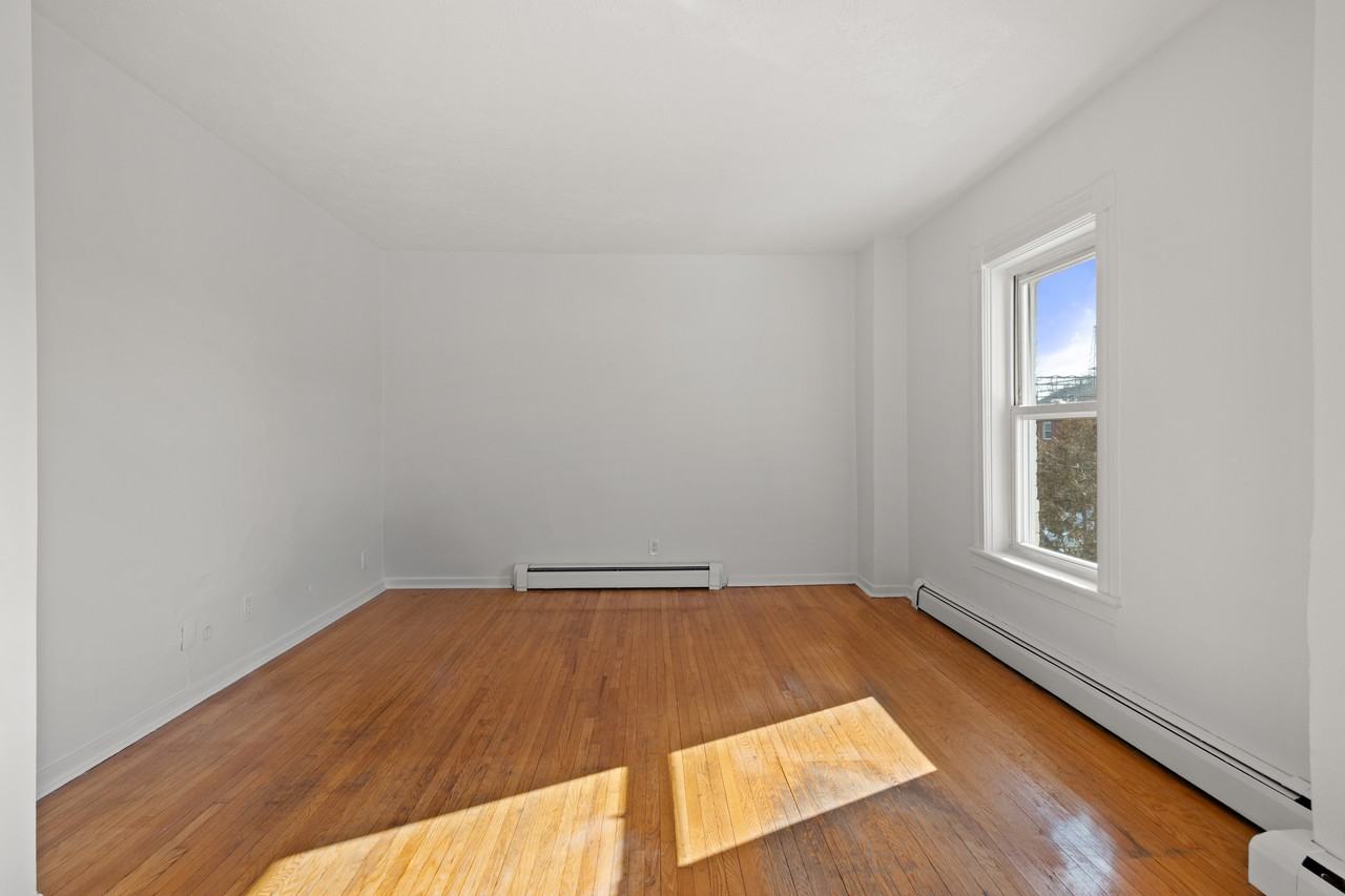 120 Stephenson Avenue - Photo 4 of 17