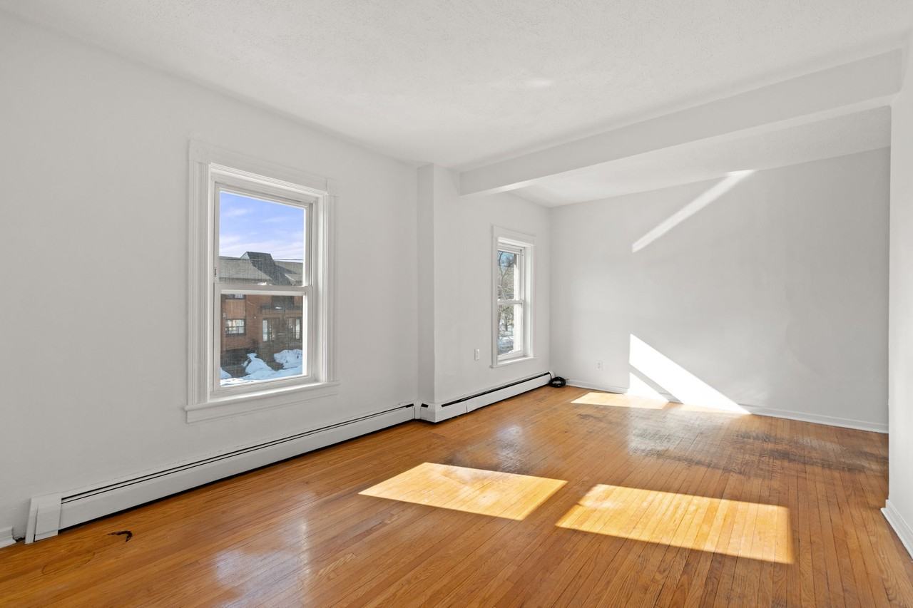 120 Stephenson Avenue - Photo 6 of 17