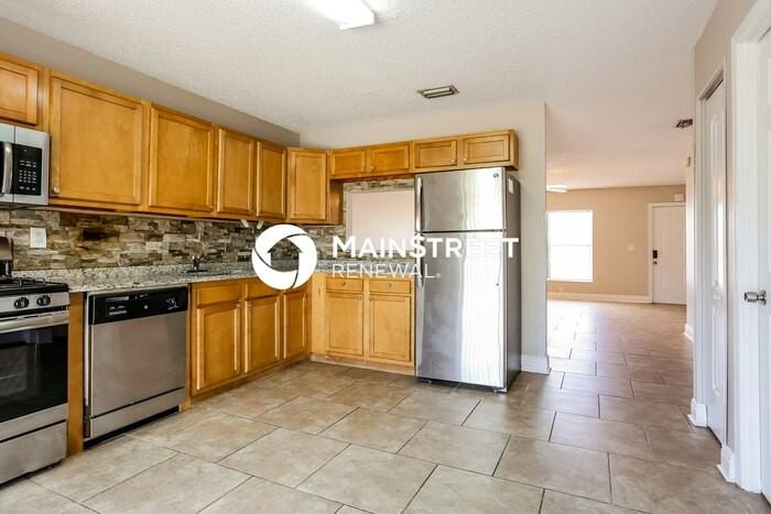 5196 Edgecliff Ave - Photo 7 of 16