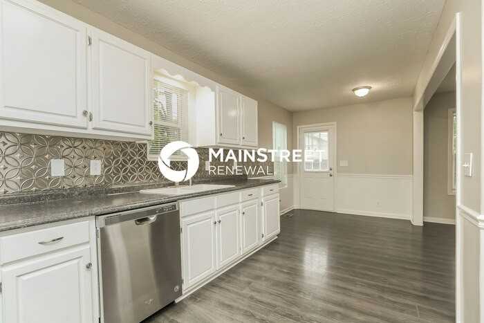 638 Courtland St - Photo 4 of 17