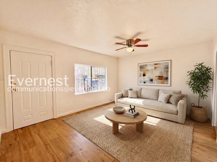 428 1/2 N Kingsley Dr - Photo 3 of 25