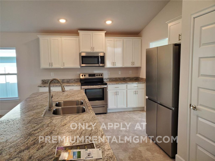 1138 Berry Ln - Photo 2 of 15