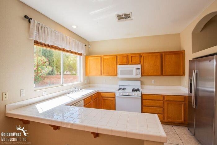 216 Mchenry St - Photo 2 of 11