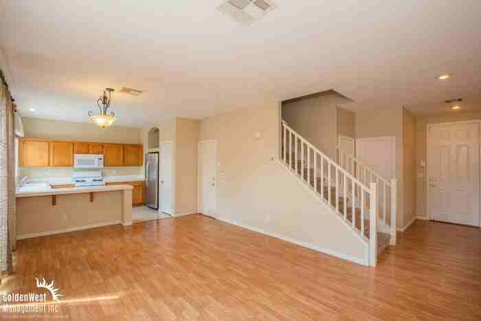 216 Mchenry St - Photo 3 of 11