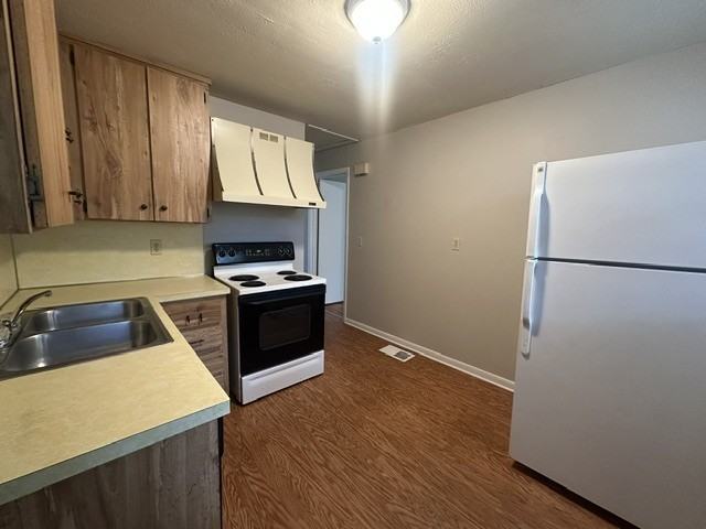 1328 Hamilton St - Photo 5 of 11
