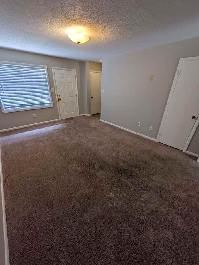 225 2nd St Se #09 - Photo 2 of 10