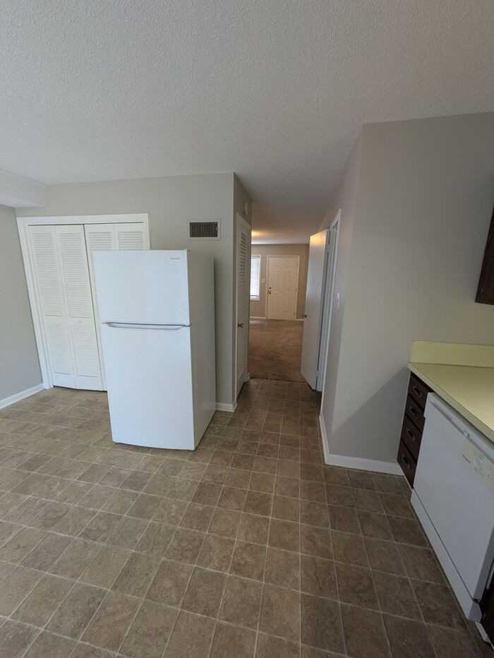 225 2nd St Se #09 - Photo 3 of 10