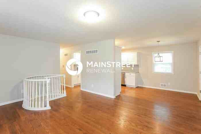 3627 S Emery St - Photo 4 of 17