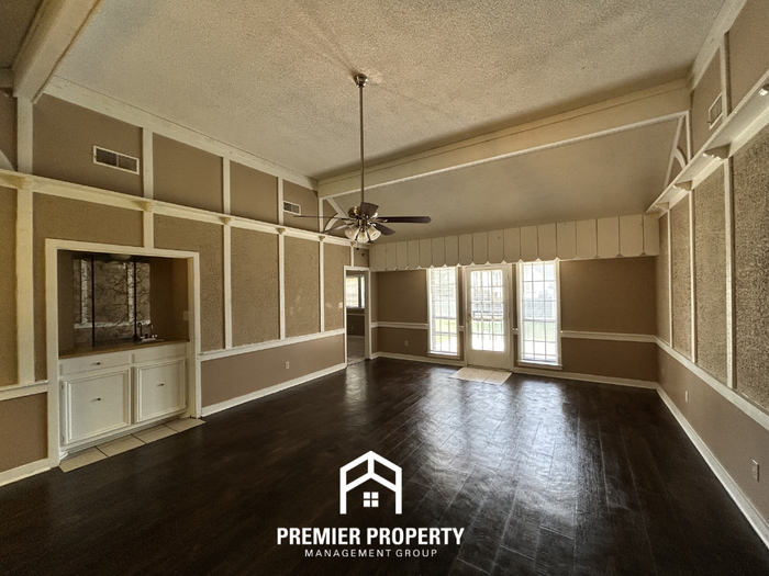 8141 Misty Meadows Ln - Photo 2 of 19