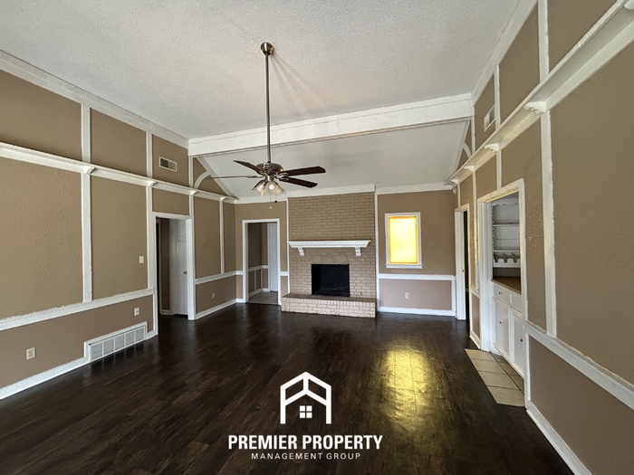 8141 Misty Meadows Ln - Photo 3 of 19