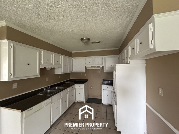 8141 Misty Meadows Ln - Photo 4 of 19