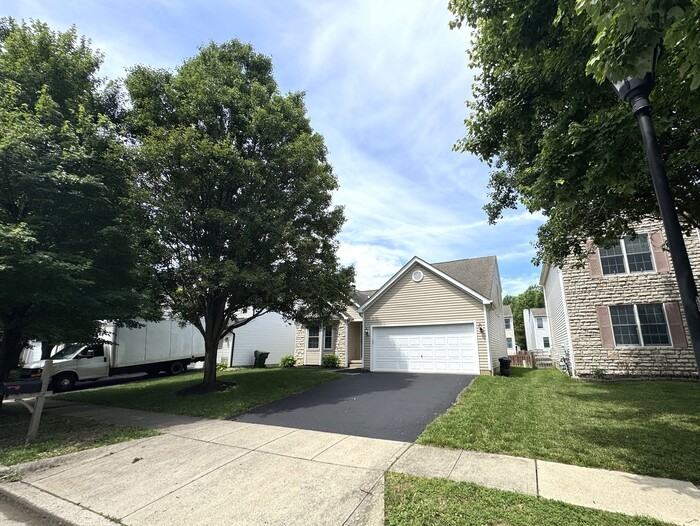 8613 Clover Glade Dr - Photo 3 of 40