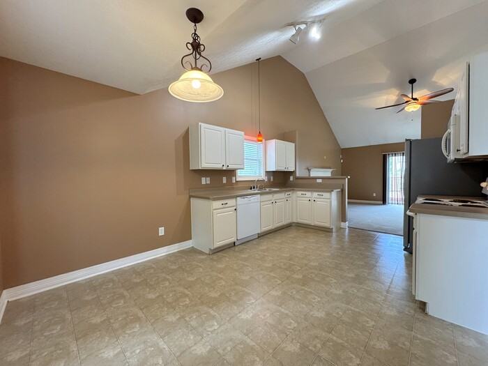 8613 Clover Glade Dr - Photo 5 of 40