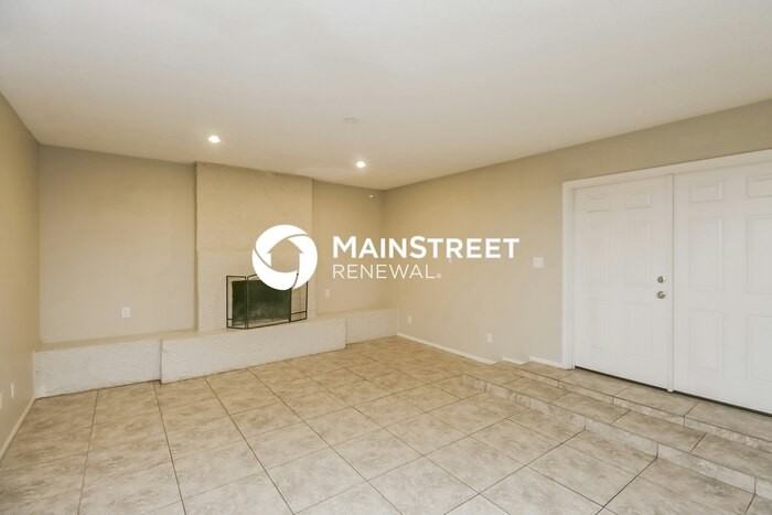 5808 W Holly St - Photo 3 of 16